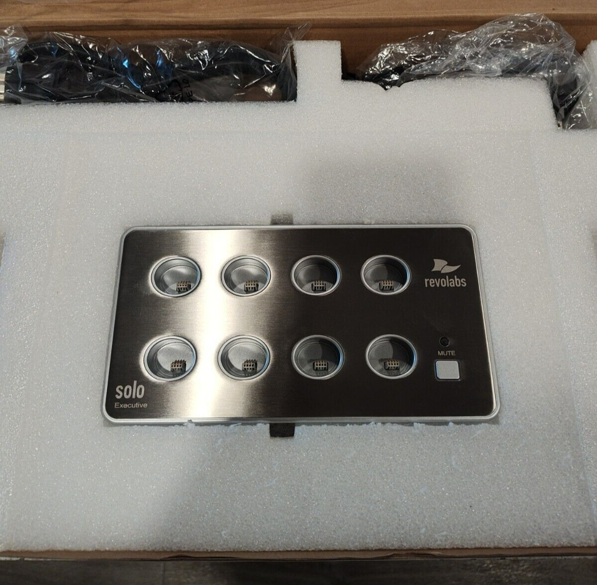 Revolabs Solo Executive 4 Channel Wireless Base Station model 01-EXESYS4-BFS